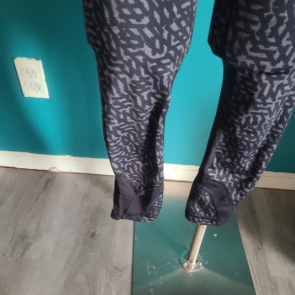 Lululemon Inspire Crop Luxtreme Net Pop Black Capri Leggings Size 4 - Picture 2 of 5